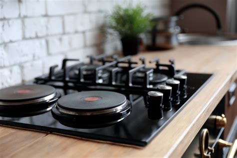 do electric stoves heat faster than gas